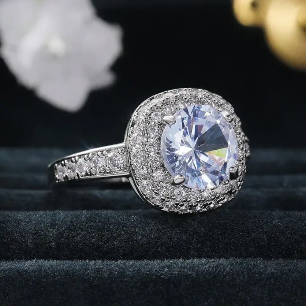New Luxurious Silver Square Cut Diamond Ring - Picture 4 of 6